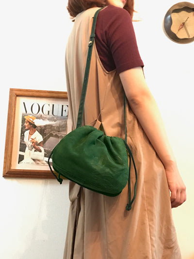 LOEWE アナグラムロゴ巾着デザインショルダー（緑・スエード）