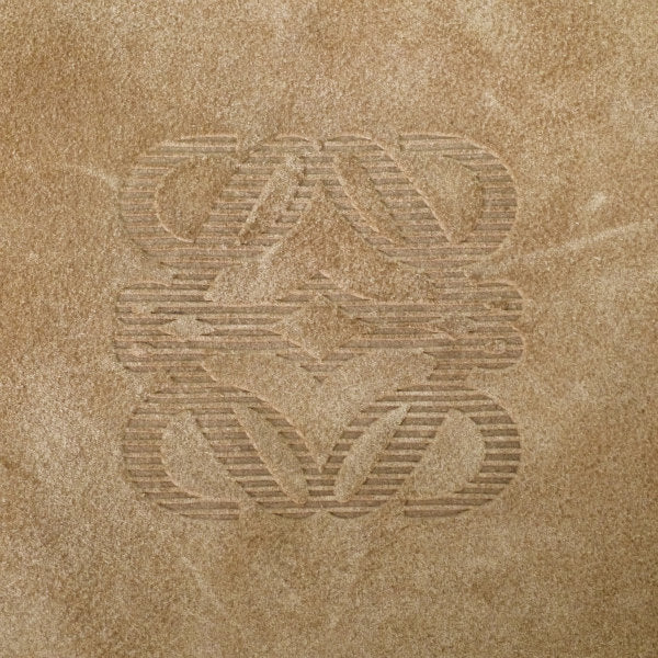 LOEWE　アナグラムロゴ スエードポシェット（ベージュ）