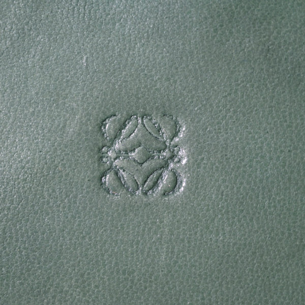 LOEWE　アナグラムロゴ ラム革折り財布（アースグリーン）