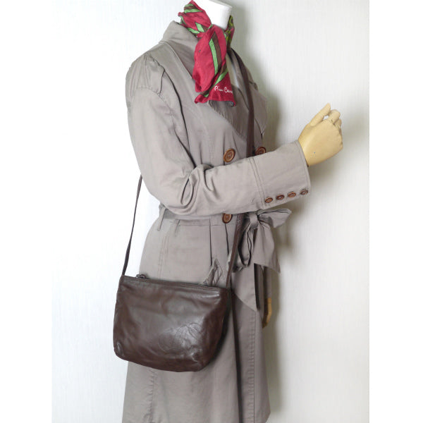 LOEWE　ロエベナッパ レザーポシェット （濃茶）