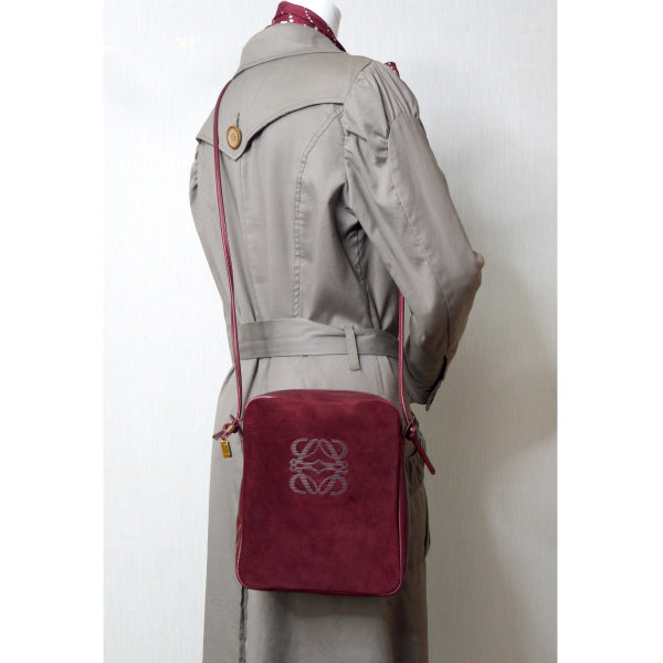 LOEWE　アナグラムロゴ スエード長方形ショルダー（ボルドー）