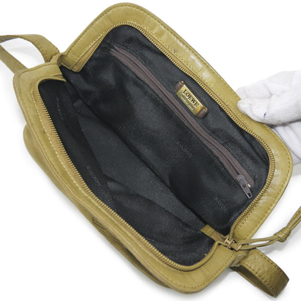 LOEWE　アナグラムロゴ スエード半円ショルダー（オリーブ）