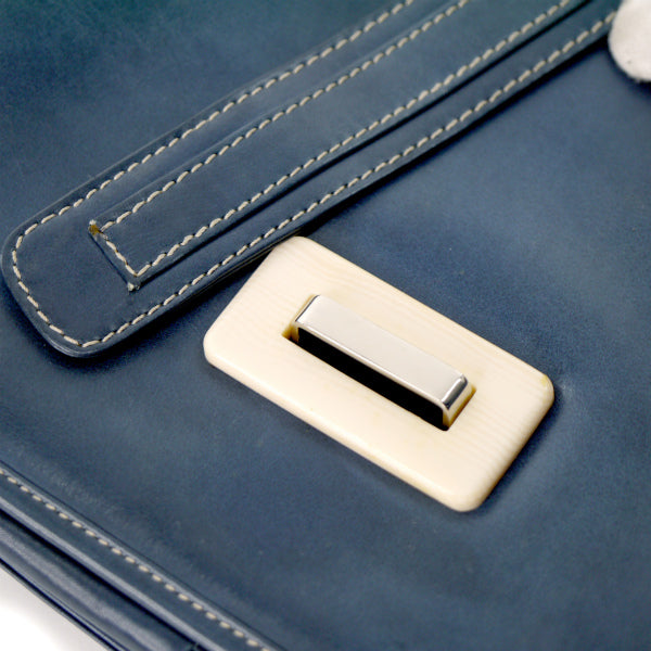 LOEWE　差し込みフラップ レザーショルダー（紺）