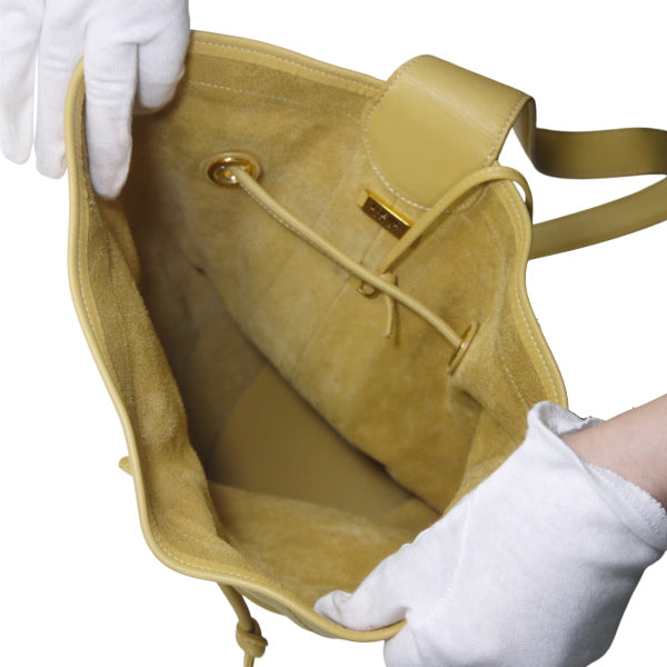 LOEWE　巾着レザーショルダー（イエロー）