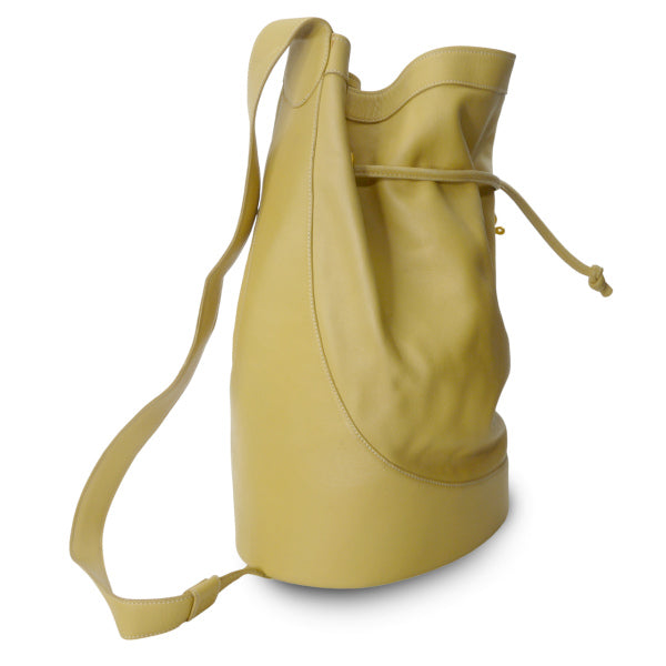 LOEWE　巾着レザーショルダー（イエロー）