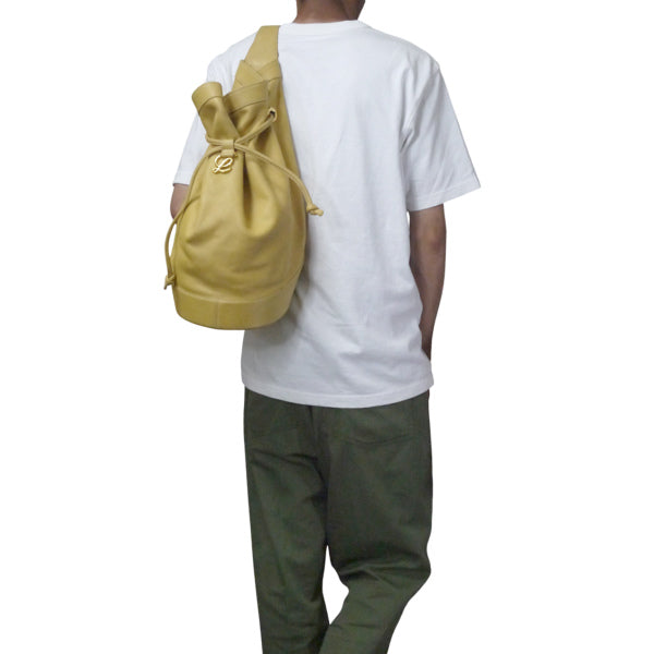 LOEWE　巾着レザーショルダー（イエロー）