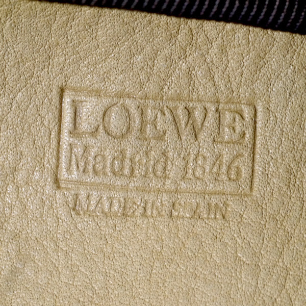LOEWE　アナグラムロゴ スエード横長ショルダー（ベージュ）