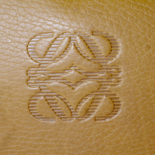 LOEWE　アナグラムロゴ レザークラッチバッグ（黄）