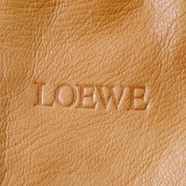 LOEWE　ロゴ型押しラムレザーロールポシェット （オレンジ）