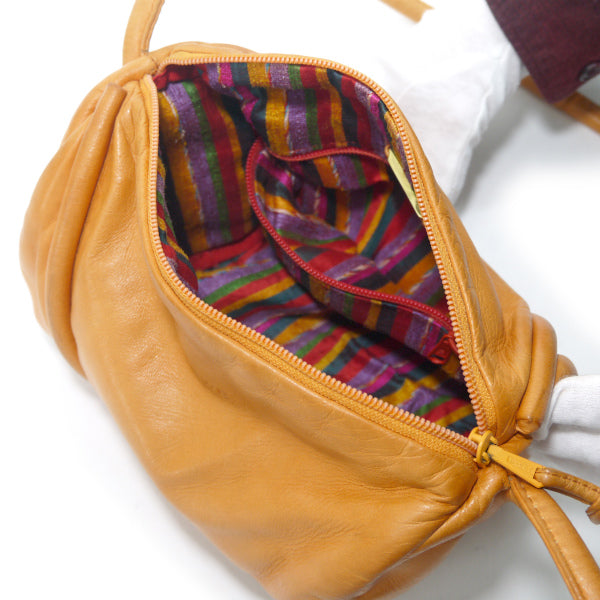 LOEWE　ロゴ型押しラムレザーロールポシェット （オレンジ）