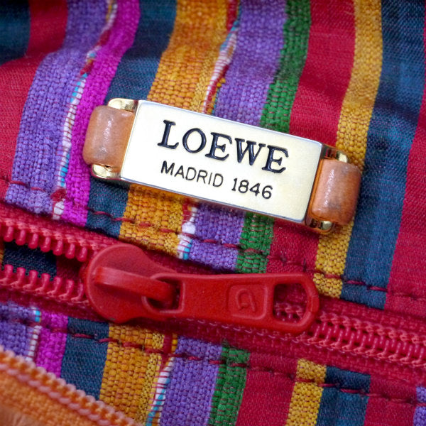 LOEWE　ロゴ型押しラムレザーロールポシェット （オレンジ）
