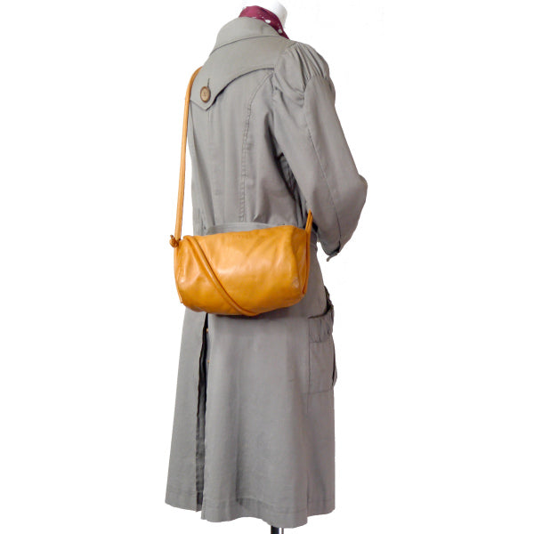 LOEWE　ロゴ型押しラムレザーロールポシェット （オレンジ）