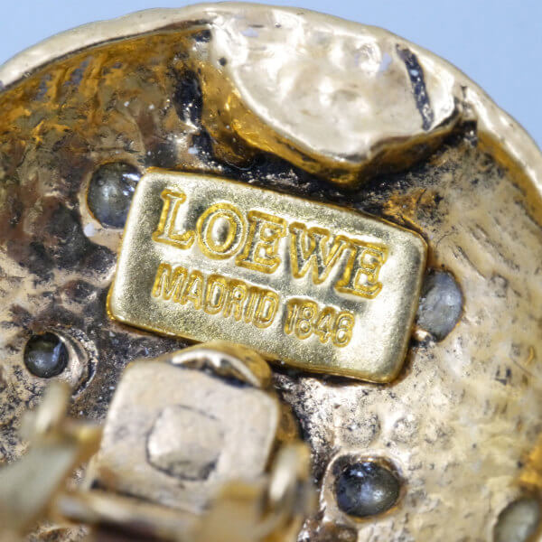 LOEWE チェックラウンド パールイヤリング（ゴールド）