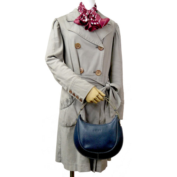 LOEWE　エンボスロゴ ステッチレザー半円ショルダー（紺）