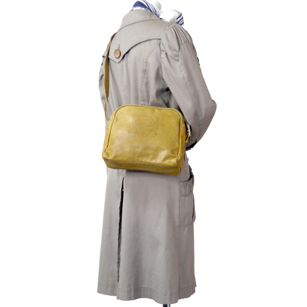 LOEWE　アナグラムロゴ スクエアレザーショルダー（黄）