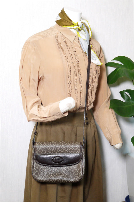 NINA RICCI 　キリン柄斜め掛けショルダー（茶）