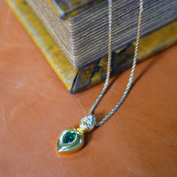 C.Dior　ゴールドネックレス（グリーンストーン）