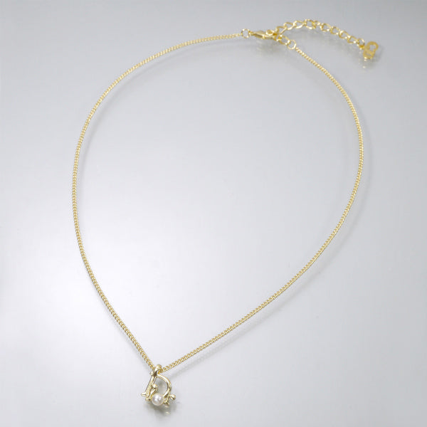 C.Dior 一粒パール×ロゴプレートネックレス（ゴールド）