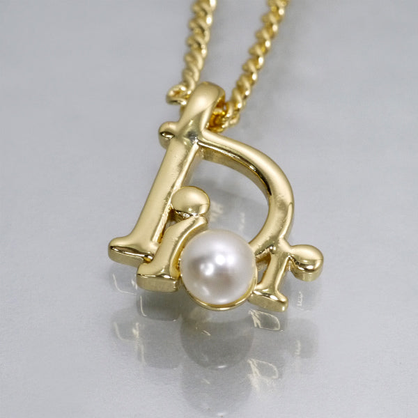 C.Dior 一粒パール×ロゴプレートネックレス（ゴールド）