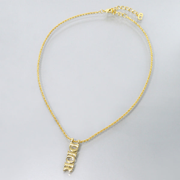 C.Dior ロゴチャームプレートネックレス（ゴールド）