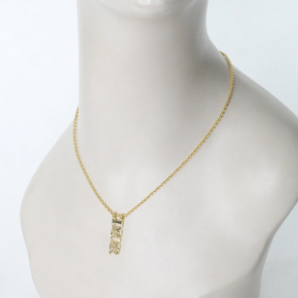C.Dior ロゴチャームプレートネックレス（ゴールド）