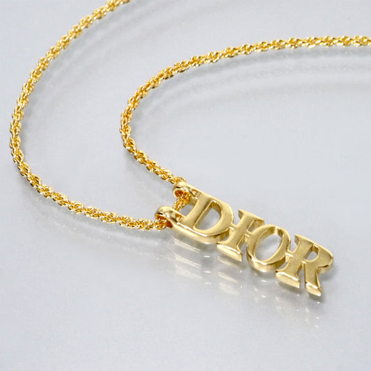 C.Dior ロゴチャームプレートネックレス（ゴールド）