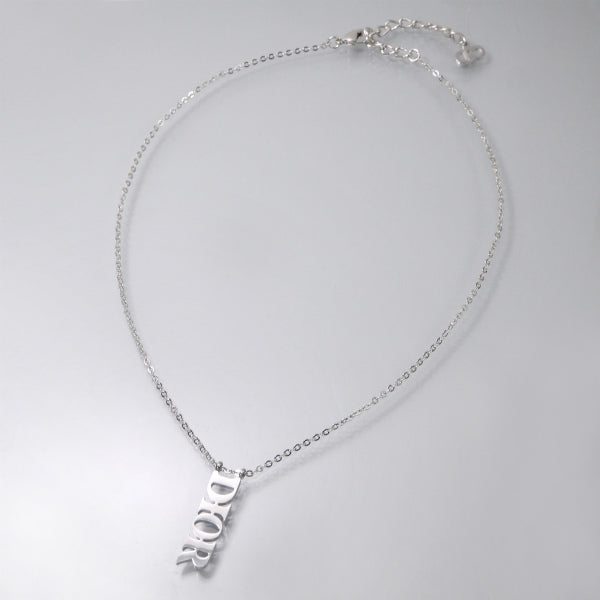 C.Dior ロゴチャームプレートネックレス（シルバー）