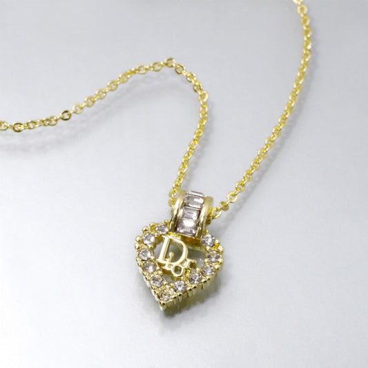 C.Dior ラインストーンハートロゴプレートネックレス（ゴールド）