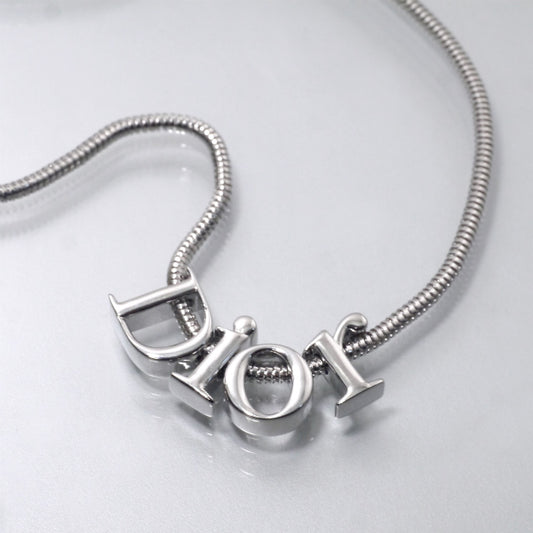 C.Dior ロゴチャーム スネークチェーンネックレス（シルバー）