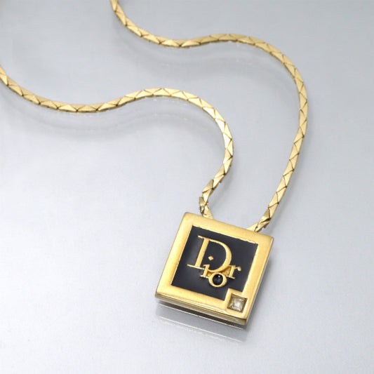 C.Dior 一粒ストーン×ブラックロゴプレートネックレス（ゴールド）