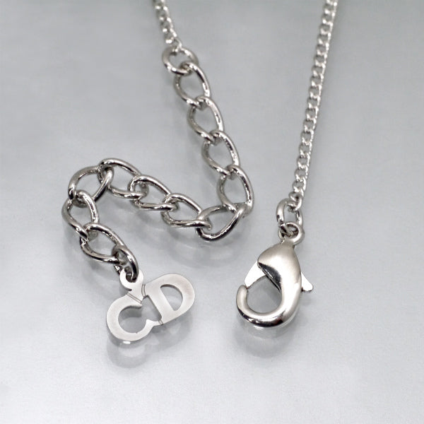 C.Dior 一粒パール×ロゴプレートネックレス（シルバー）