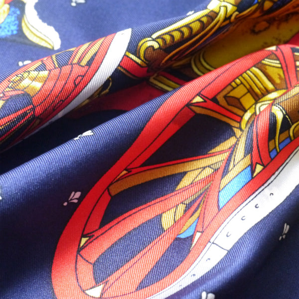 OLD CELINE　馬車柄 大判シルクスカーフ（紺系）