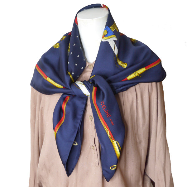 OLD CELINE　馬車柄 大判シルクスカーフ（紺系）
