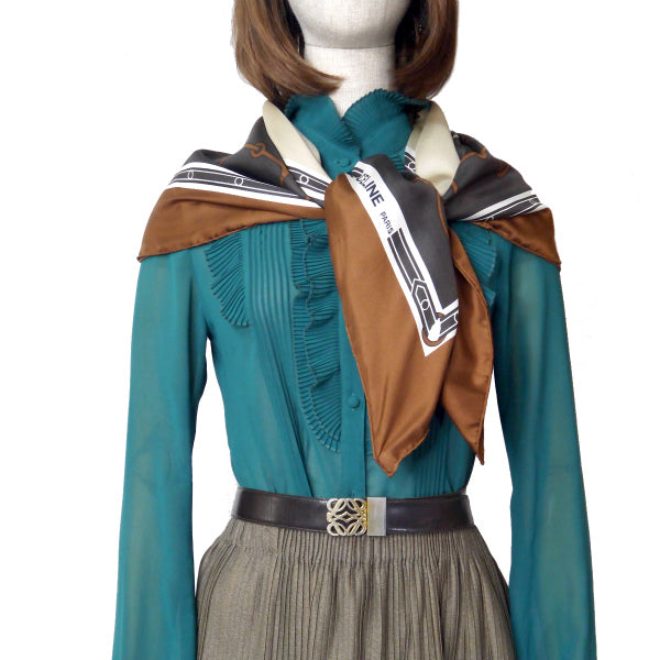 OLD CELINE　馬車×ビット柄 大判スカーフ（茶系）