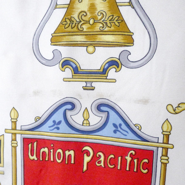 OLD CELINE　ゴージャスプリント大判シルクスカーフ（赤系）