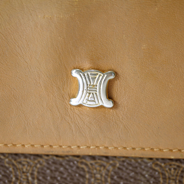 OLD CELINE マカダム柄Lジップ折財布（茶）