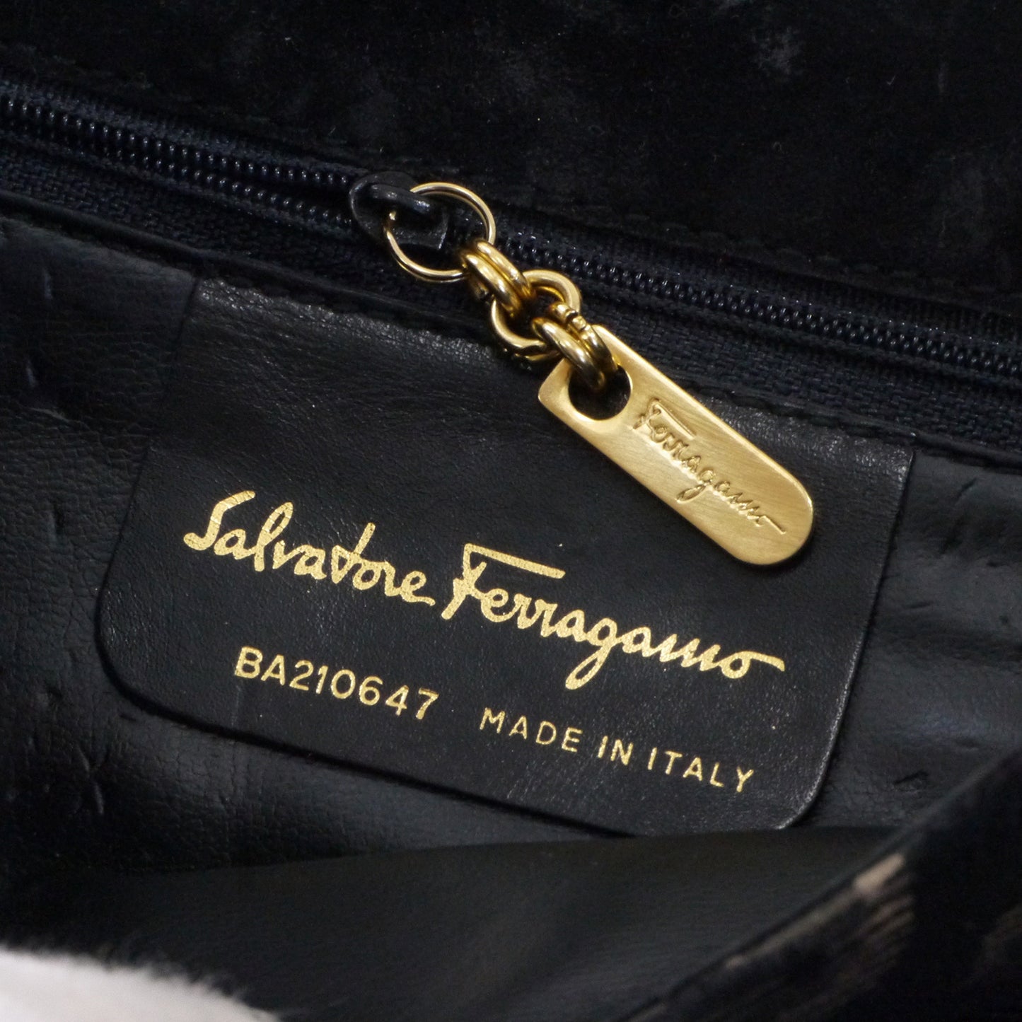 Salvatore Ferragam　チェーンショルダー（黒）