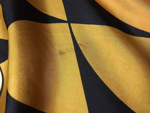 Pierre cardin ＜訳あり＞シルクスカーフ（黄）