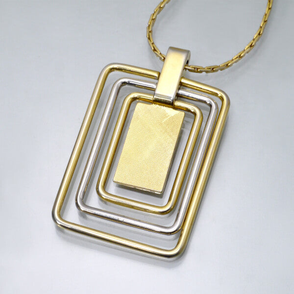 Pierre cardin　スクエアモチーフ大ぶりネックレス（ゴールド）