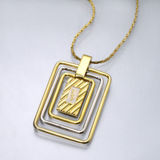 Pierre cardin　スクエアモチーフ大ぶりネックレス（ゴールド）