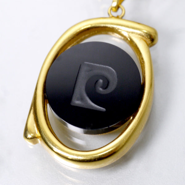 Pierre cardin　Pロゴ カットアウトネックレス（黒/ゴールド）