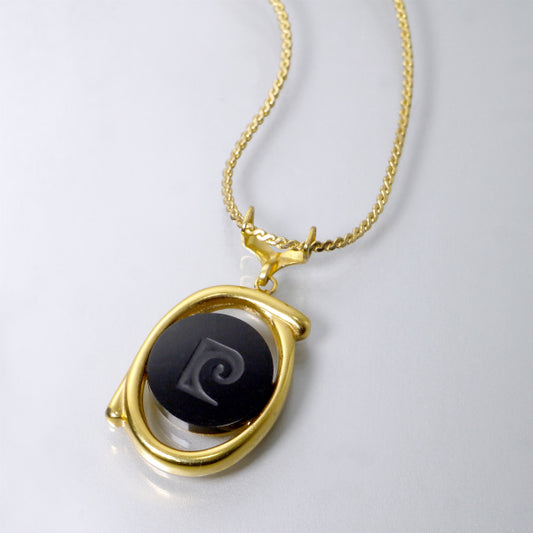 Pierre cardin　Pロゴ カットアウトネックレス（黒/ゴールド）