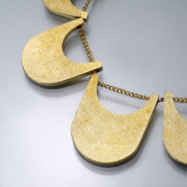 Pierre cardin　Pロゴ プレートチェーンネックレス（青/ゴールド）