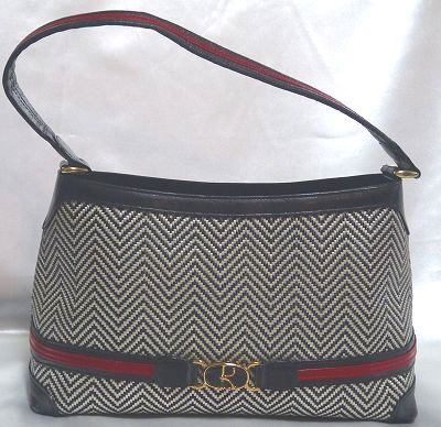 Roberta紺×赤×白セミショルダー