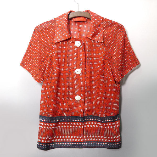 Roberta　ベルト編み込み柄 半袖ブラウス（赤系）