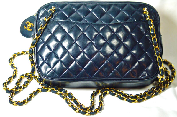 OLD CHANELマトラッセ　Ｗチェーンショルダー（紺）