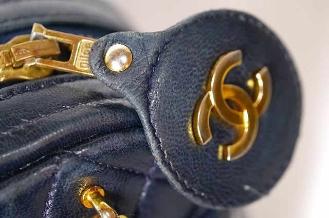 OLD CHANELマトラッセ　Ｗチェーンショルダー（紺）