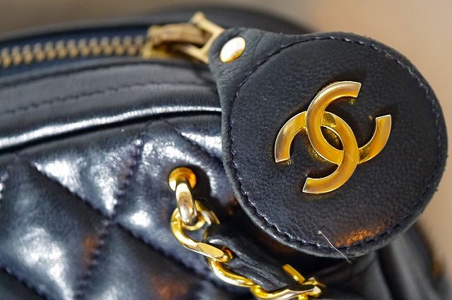 OLD CHANELマトラッセ　Ｗチェーンショルダー（紺）