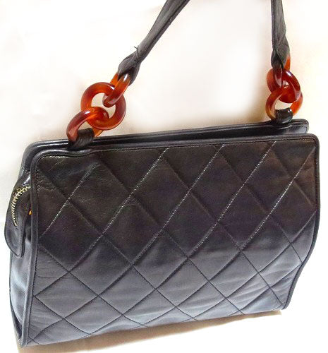 CHANELリング付きマトラッセ　ショルダー（黒）