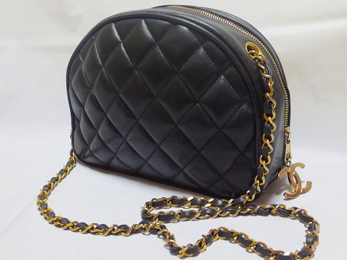 OLD CHANEL　半円マトラッセ斜めがけ（黒）